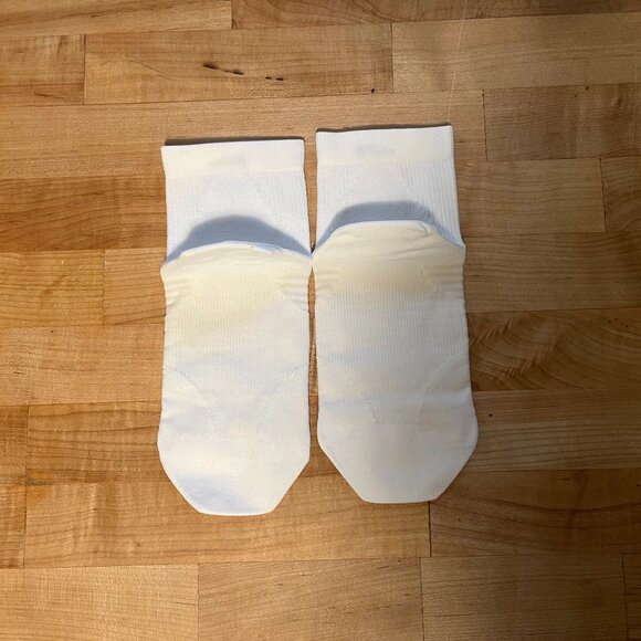 Men's Medium 8-9.5 Nike Spark Lightweight Dri Fit Quarter Crew Running Socks - Picture 2 of 3